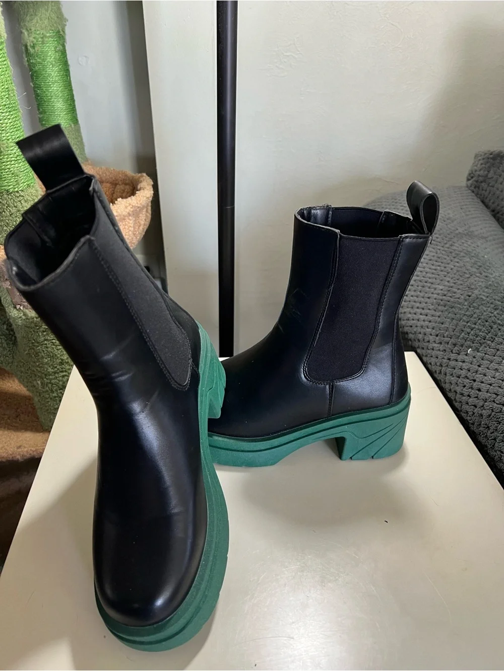 Charlotte Russe sz 7 Alana color sole Chelsea boots with chunky green lug sole.